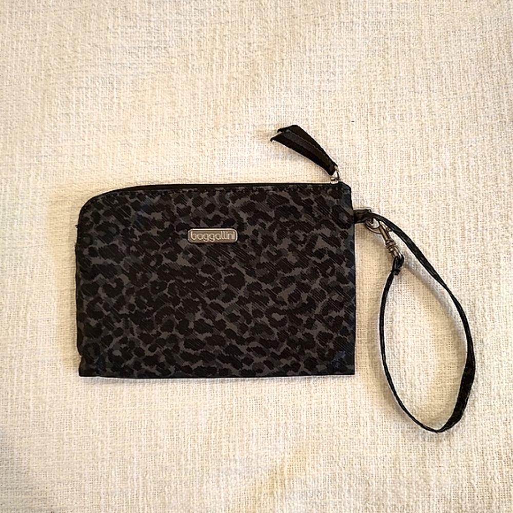 Baggallini Cheetah Gray Wristlet RFID- Blocking Zip Purse